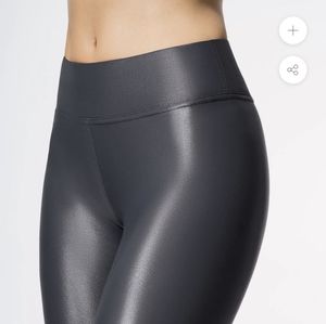 NWOT Carbon38 Takara Shine Legging